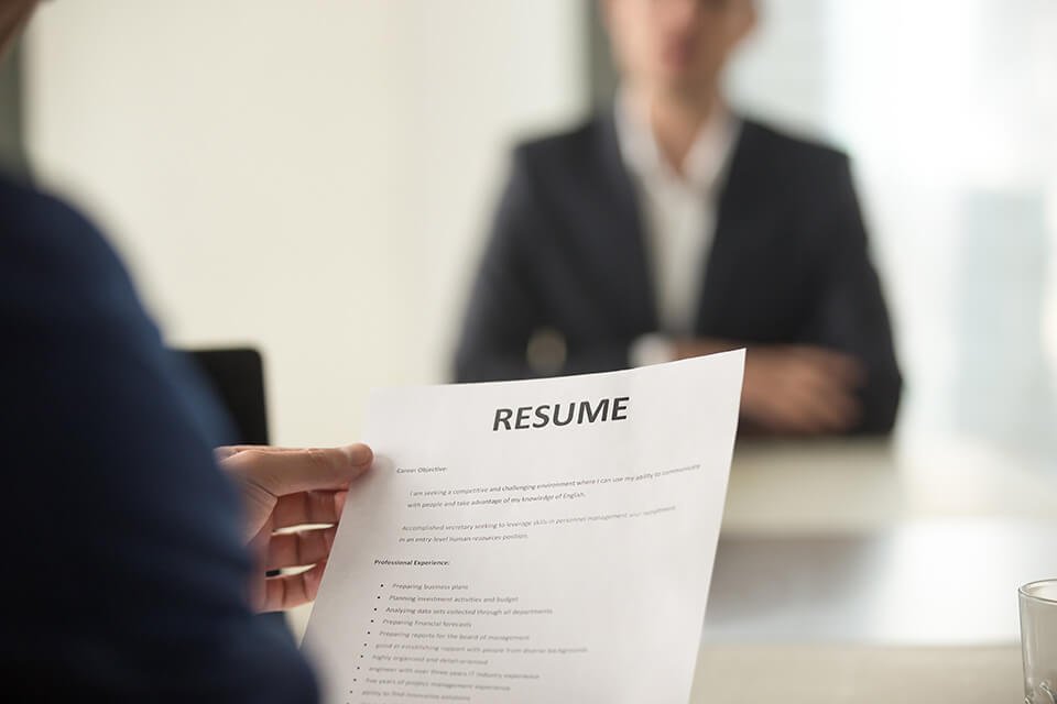 MBA Interview Preparation Part 1 - ‘Tell Me About Yourself’ | The Red Pen
